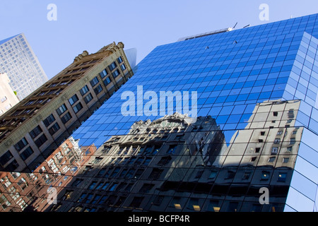 Reflexionen der Wolkenkratzer in New York City, Manhattant, USA Stockfoto