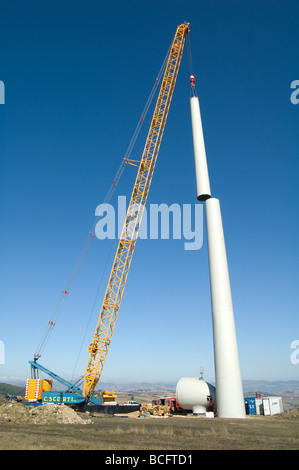 Arbeitet zur Montage eine Windkraftanlage Alberona Italien Stockfoto