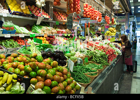 Gemüsehändler Stall in der Markthalle Mercat de l'Olivar Palma Mallorca Spanien Stockfoto