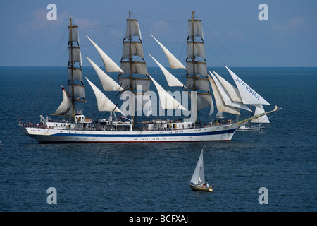 Mir, Klasse A Schiff während des Beginns der großen Schiffe Rennen 2009 Parade in Gdynia, Polen. Stockfoto