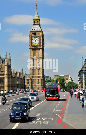 Big Ben und Westminster Bridge Taxis und open Top-Tour-bus Stockfoto