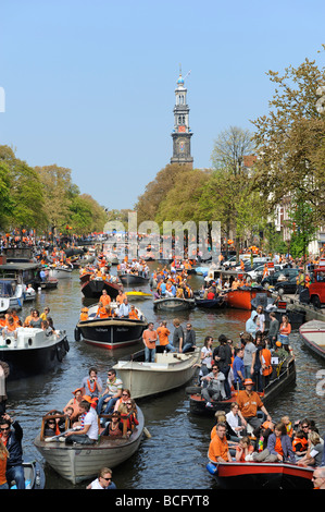 Die Prinsengracht voll mit Party-Boote für die Geburtstagsfeier 2009 Queens Stockfoto