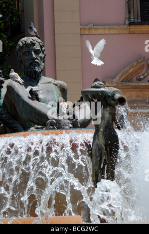 Turia-Brunnen auf dem Platz in der Altstadt von Valencia, Spanien Stockfoto