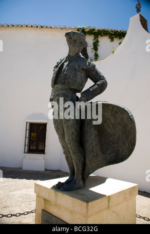 Ronda Stadt Statue von Antonio Ordoñez außerhalb der ältesten Stierkampfarena in Spanien Ronda Bullring Stockfoto