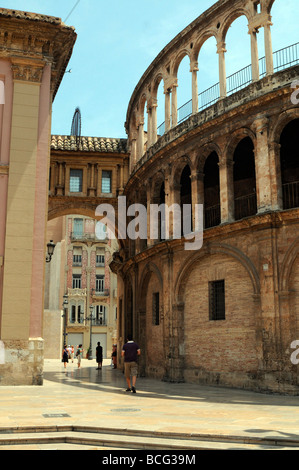 Platz Plaza De La Virgen und el Miguelet Turm in der Altstadt in der Nähe von Kathedrale von Valencia, Valencia, Spanien Stockfoto