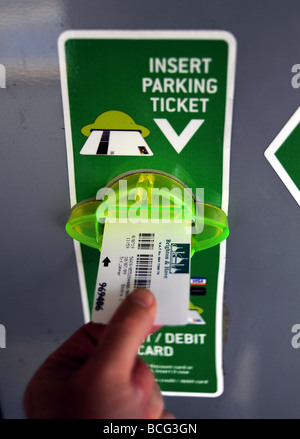 Öffentlichen Parkplatz Ticket Zahlung Maschine UK Stockfoto