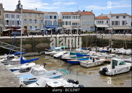 Gezeiten Sie im Hafen von La Flotte in Ile de Re, Frankreich. Stockfoto