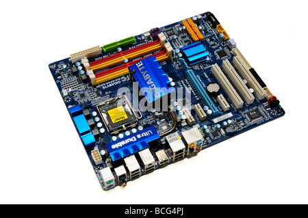 Computer-Motherboard auf weißem Hintergrund Stockfoto