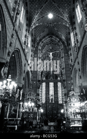 Str. Marys Kathedrale innen Krakau Polen Stockfoto