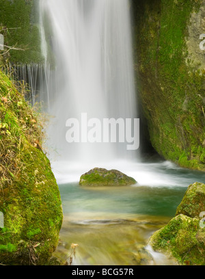 Wasserfall Detail Urederra Fluss Quelle, Navarra, Spanien Stockfoto