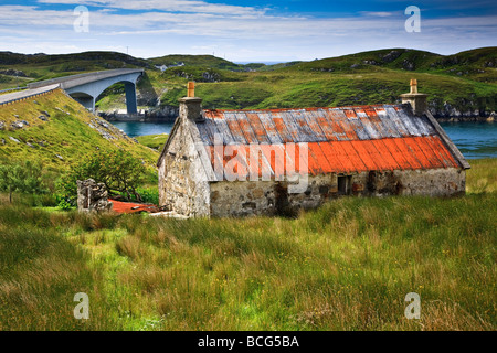 Verfallenen Hütte in der Nähe der Brücke zwischen die Inseln Harris und Scalpay, äußeren Hebriden, westlichen Inseln, Schottland, UK 2009 Stockfoto