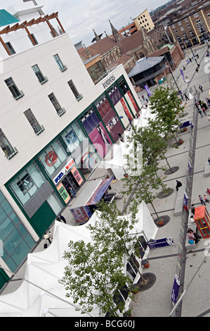 Galerie 37 Zelte der nationalen Jugend-Kunst unter Leinwand neben Birmingham Bullring in 2004 Stockfoto