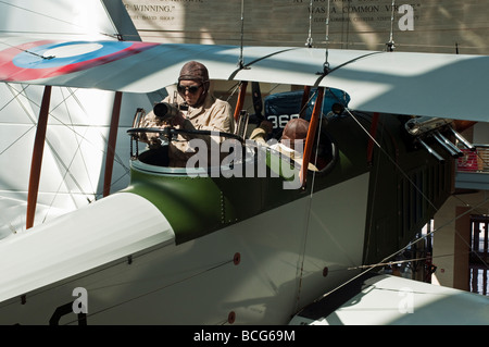 Lebensechte Figuren (Puppen) in einem Curtiss Jenny Doppeldecker United States Marine Corps Museum in Quantico, Virginia Stockfoto