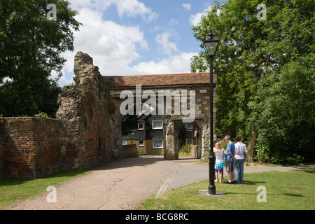 14. Jahrhundert Torhaus und Wände Waltham Abbey Essex GB UK Stockfoto