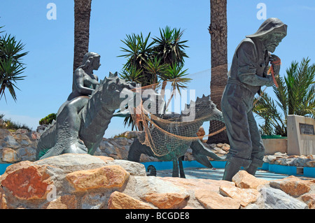 Statue von Fischer und Meerjungfrauen am Strand in Los Alcazares, Mar Menor, Murcia, Costa Calida, Süd Osten Spaniens Stockfoto