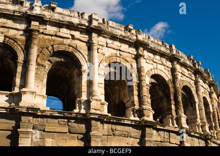 Les Arènes de Nîmes, einem römischen Amphitheater, in der Stadt Nimes, Südfrankreich. Jetzt für Stierkämpfe verwendet. Stockfoto