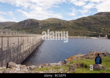 Mullardoch Damm, Bestandteil des Mechanismus der Affric Beauly Wasserkraft, Schottland. Stockfoto