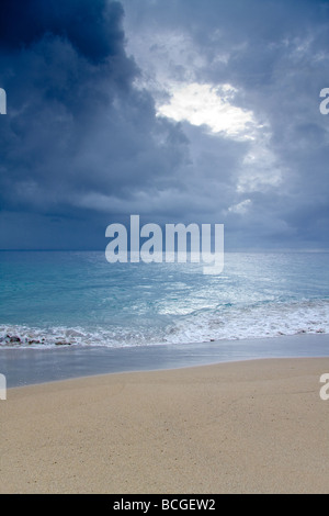 Sehen Sie auf den Atlantischen Ozean vom Strand von Sosua Dominikanische Republik Stockfoto