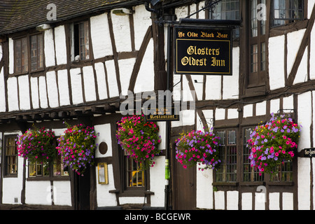 "Ye Olde Black Bear" in Tewkesbury, das älteste Gasthaus in Gloucestershire, England. Stockfoto