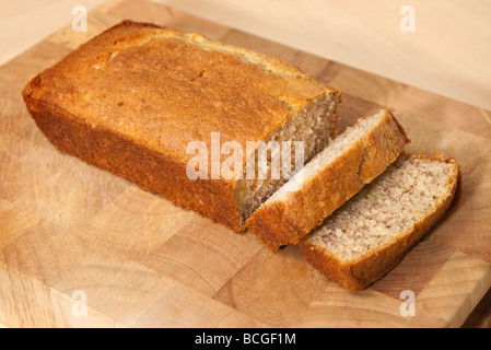 Bananenbrot mit Scheiben Stockfoto