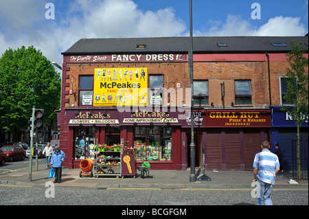 Shankill Road Supermarkt und Geschäfte in Belfast, Northern Ireland Stockfoto