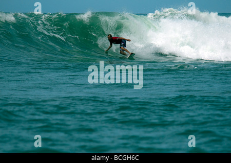 UK-Professional Surf Association (UKPSA) Arugam Bay Sri Lanka Champion der Champions International Finalist Sam Lamiroy Newcastle Stockfoto