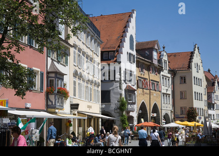 Lindau Bayern Deutschland EU kann Maximilianstrase der gepflasterten Fußgängerzone Hauptstraße sehr voll mit Touristen Stockfoto