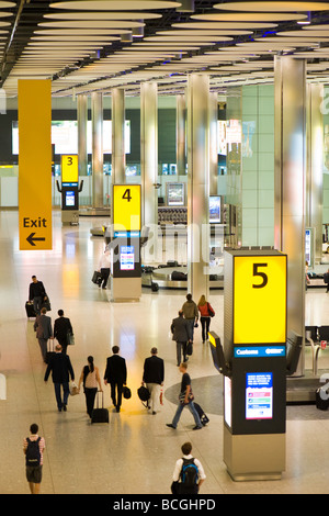 Terminal 5 Gepäckausgabe Hall Heathrow Flughafen London Vereinigtes Königreich Stockfoto