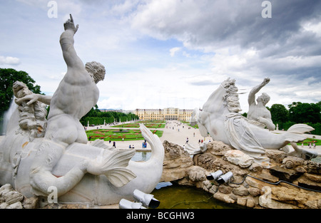 Neptunbrunnen im Schloss Schönbrunn Stockfoto