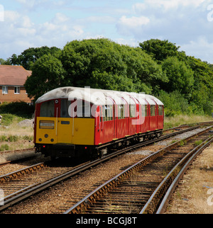 Insel-Linie Personenzug Abfahrt Sandown Rail Station Isle Of Wight England UK Stockfoto