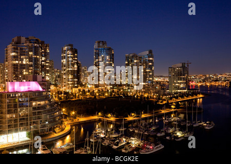 Blick auf die Innenstadt von Vancouver, British Columbia, Blick nach Osten von der Granville Street bridge Stockfoto