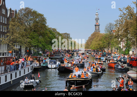 Die Prinsengracht voll mit Party-Boote für die Geburtstagsfeier 2009 Queens Stockfoto