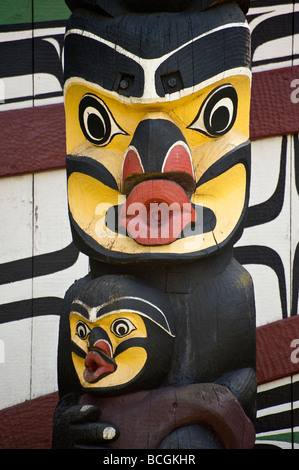 Victoria, Britisch-Kolumbien. Ein schönes Beispiel von Nordwesten Native Indian Totem Osen. In diesem Beispiel wurde im Thunderbird Park gefunden. Stockfoto