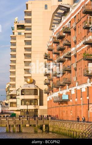 Oxo Tower Wharf mit Blick auf die Themse Fluß London Vereinigtes Königreich Stockfoto