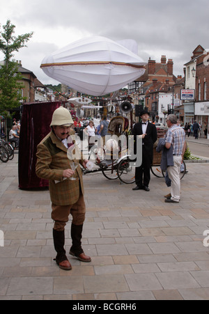 Wechselnde Excentrica Straßentheater am Henley Festival, Juli 2009 Stockfoto