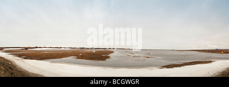 EINE SUBSISTENZ ANGELN CAMP IN DER MÜNDUNG DES FLUSSES NOME AUF DAS BERINGMEER Stockfoto