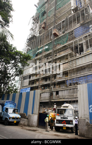 Bau des 27-stöckigen Gebäudes des indischen Geschäftsmannes Mukesh Ambani, Antilla, in Mumbai, der teuersten Privatresidenz der Welt. Stockfoto
