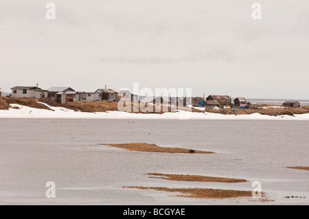 EINE SUBSISTENZ ANGELN CAMP IN DER MÜNDUNG DES FLUSSES NOME AUF DAS BERINGMEER Stockfoto