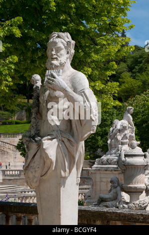 Jardin De La Fontaine Brunnen Garten Nimes Frankreich Stockfoto