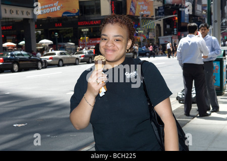 Blaue Hase Eis verschenkt 50 000 Champ Kegel im Herzen von New York manchmal eckig Stockfoto