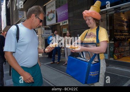 Blaue Hase Eis verschenkt 50 000 Champ Kegel im Herzen von New York manchmal eckig Stockfoto