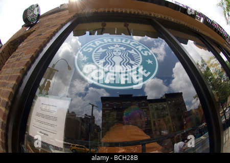 Ein Starbucks-Café im New Yorker Stadtteil Chelsea in New York am Freitag, 3. Juli 2009 Frances M Roberts Stockfoto