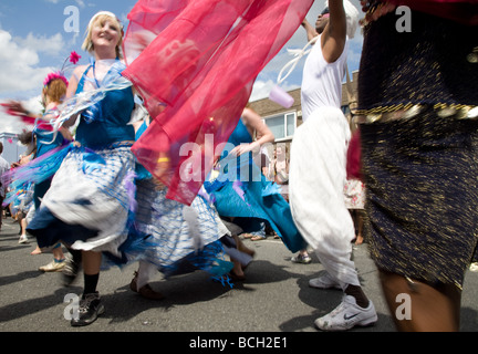 Darsteller in Kostümen bei St. Pauls Karneval Bristol, England, UK Stockfoto