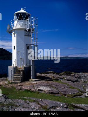 Rubha Cadail Leuchtturm und Küstenwache Cutter auf Loch Broom, Umzügen, in der Nähe von Ullapool, Sutherland, Schottland Stockfoto