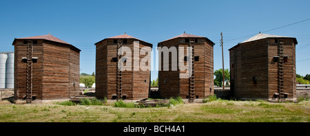 Reihe von ungenutzten Getreide silos Soda Springs Idaho Stockfoto