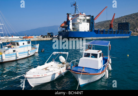 Agia Efimia kleinen Hafen für Freizeit, Vergnügen, Fischerbooten und Frachtschiffe auf der griechischen Insel Kefalonia Griechenland GR Stockfoto