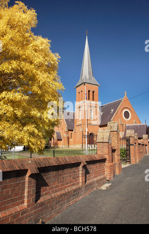 All Saints Anglican Church 1886 und Herbst Farbe Tumut New South Wales Australien Stockfoto