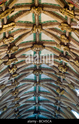 Die bunten gewölbte Decke der Abtei von Tewkesbury, Gloucestershire, UK Stockfoto