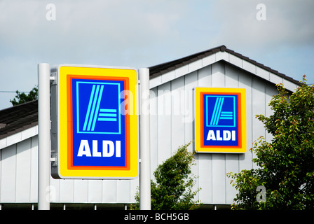 Aldi Discounter in Cornwall, Großbritannien Stockfoto