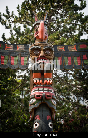 Victoria, Britisch-Kolumbien. Ein schönes Beispiel von Nordwesten Native Indian Totem Osen. In diesem Beispiel wurde im Thunderbird Park gefunden. Stockfoto